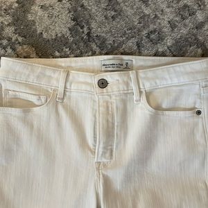 Mid-rise Super Stretchy A&F Jeans